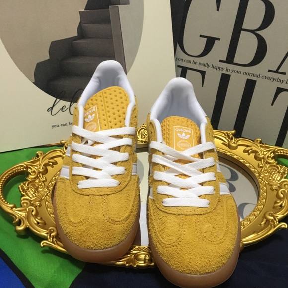 Adidas women’s sneakers - Picture 3 of 7